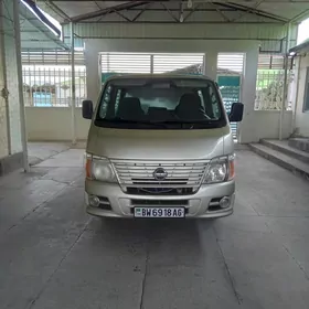 Nissan Urvan 2010