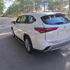Toyota Highlander 2021