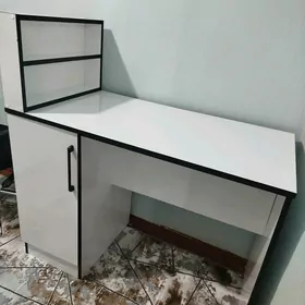 маникюрный стол