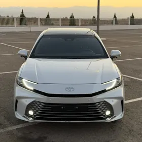 Toyota Camry 2025