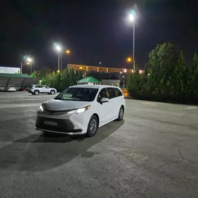 Toyota Sienna 2022