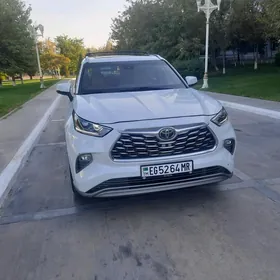 Toyota Highlander 2022