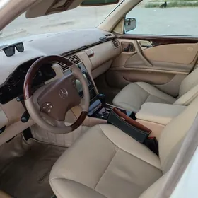 Mercedes-Benz E320 2000