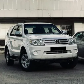 Toyota Fortuner 2010