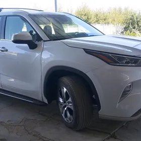 Toyota Highlander 2021