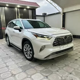 Toyota Highlander 2021