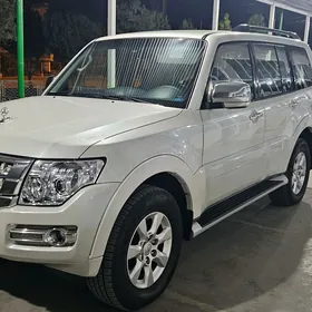 Mitsubishi Pajero 2020