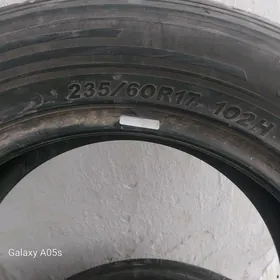 235/60R17  102H