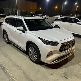 Toyota Highlander 2021