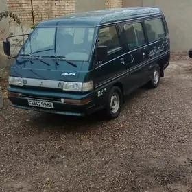 Mitsubishi Delica 1999