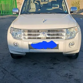 Mitsubishi Pajero 2012