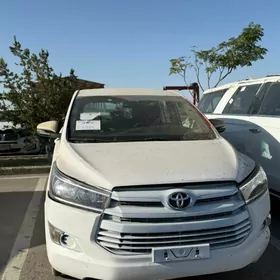 Toyota Innova 2020
