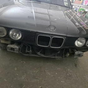 BMW E34 far hella