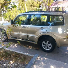Mitsubishi Pajero 2005