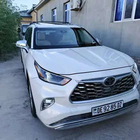 Toyota Highlander 2021