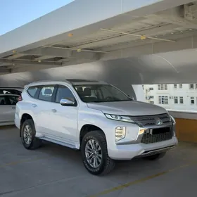 Mitsubishi Pajero 2020