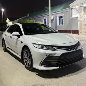 Toyota Camry 2021