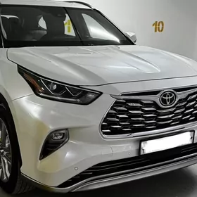 Toyota Highlander 2021