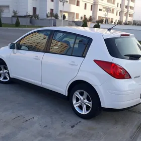Nissan Versa 2011