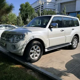 Mitsubishi Pajero 2013