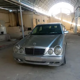 Mercedes-Benz E320 2001
