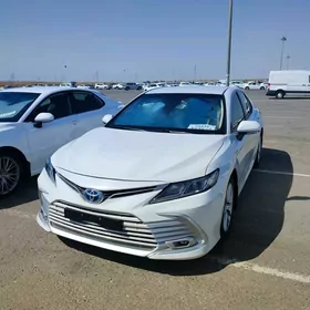 Toyota Camry Hybrid 2021