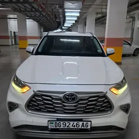 Toyota Highlander 2021