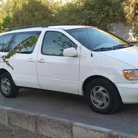Toyota Sienna 1998