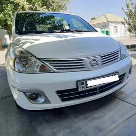 Nissan Versa 2011