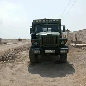 Ural 4320 1990