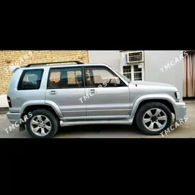 Isuzu Trooper 2000