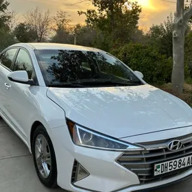 Hyundai Elantra 2020