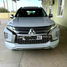 Mitsubishi Pajero 2020