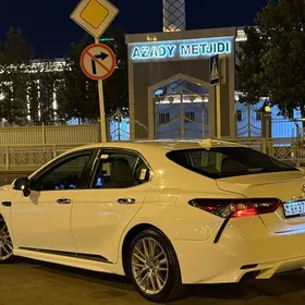 Toyota Camry 2021