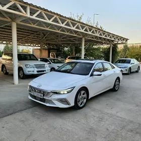 Hyundai Elantra 2024