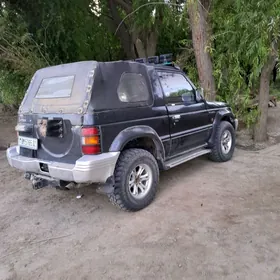 Mitsubishi Pajero 1993