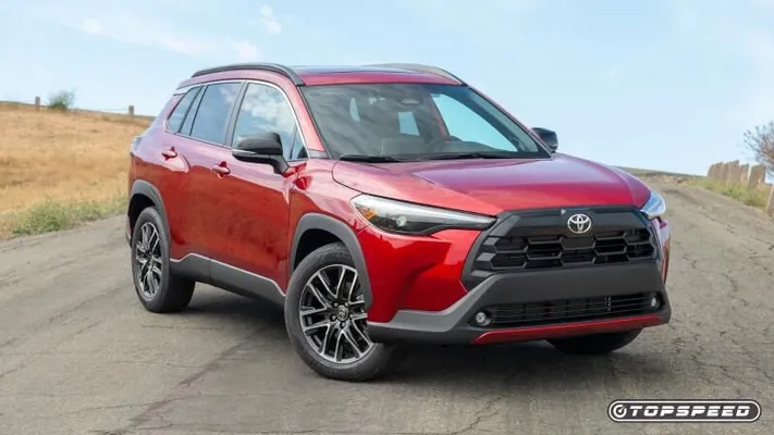 В продаже появился Toyota Corolla Cross 2026 со свежим дизайном и новыми цветами