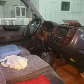 Nissan Urvan 2004