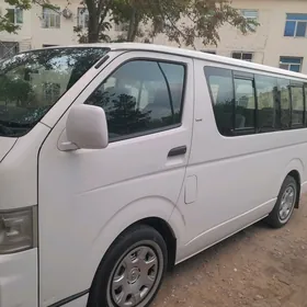 Toyota Hiace 2010