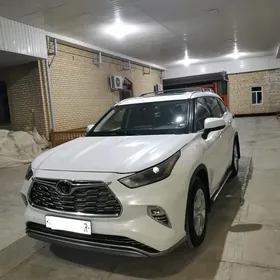 Toyota Highlander 2021