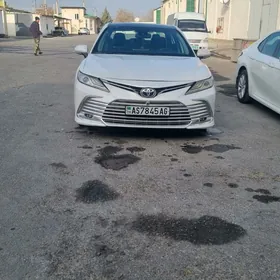 Toyota Camry 2021
