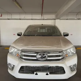 Toyota Hilux 2024