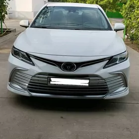 Toyota Camry 2021