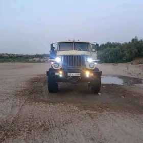 Ural 4320 1990
