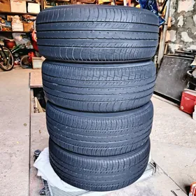 Yokohama 22 god 215/55/17