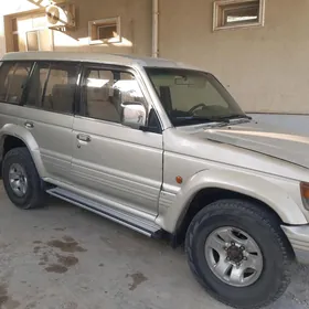 Mitsubishi Pajero 1992