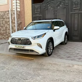 Toyota Highlander 2021
