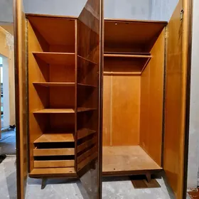 Шифоньер трёхстворчатый