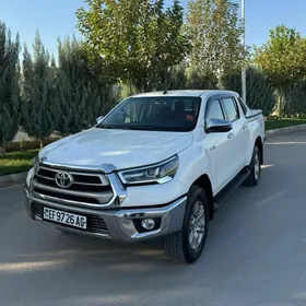 Toyota Hilux 2024