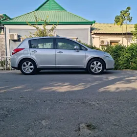 Nissan Tiida 2009